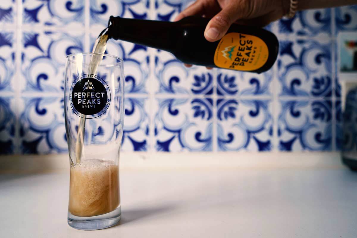 Drinks und nette Leute im SaltyWay Surfcamp in Portugal