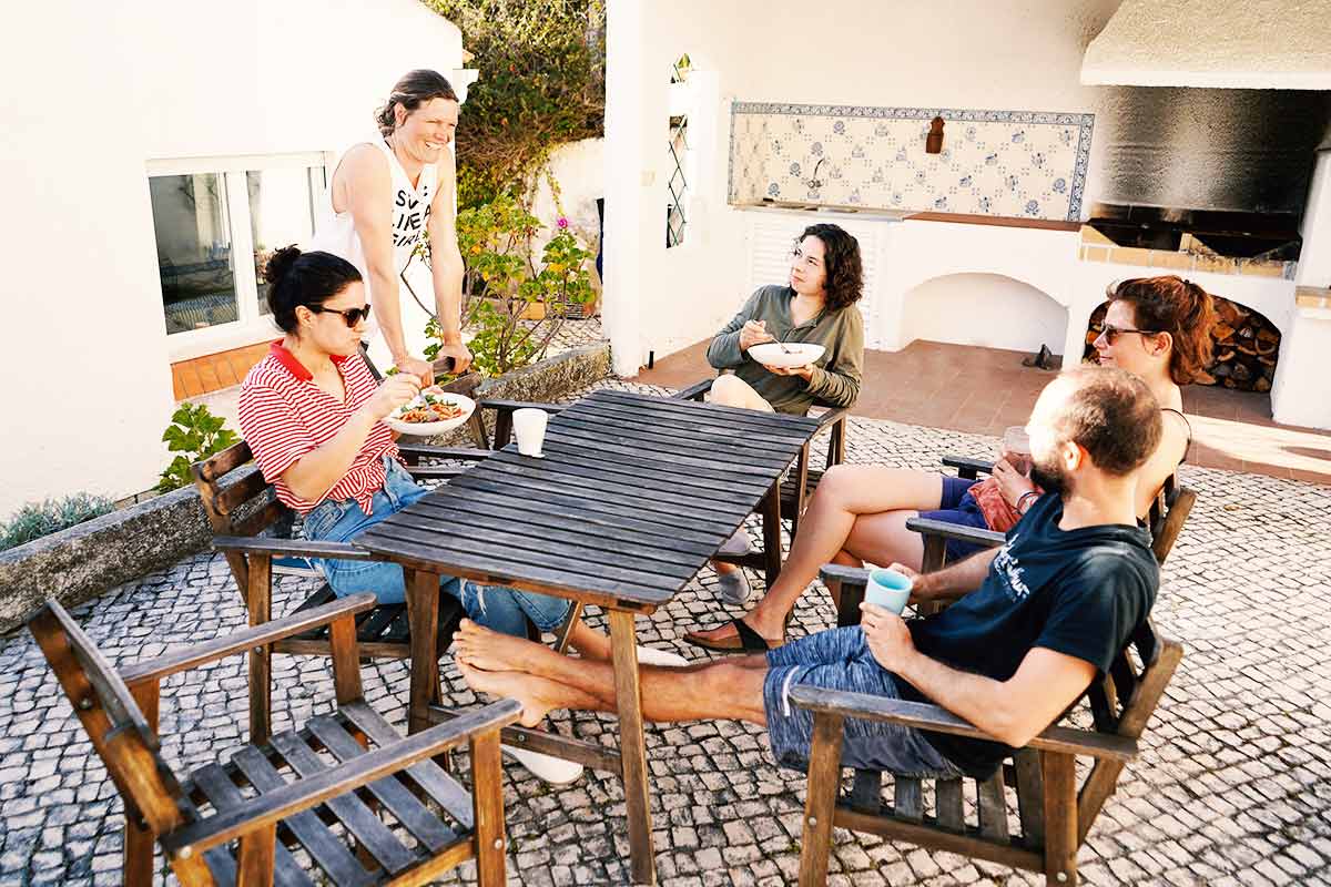 Entspannter Vibe im SaltyWay Surfcamp in Portugal